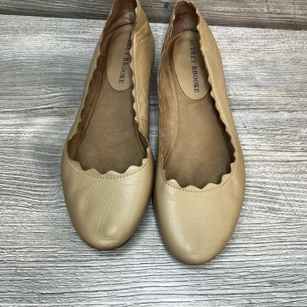 Woman’s Audrey Brooke Winny scalloped leather ballet flats in taupe beige sz 8.5 - Picture 4 of 10